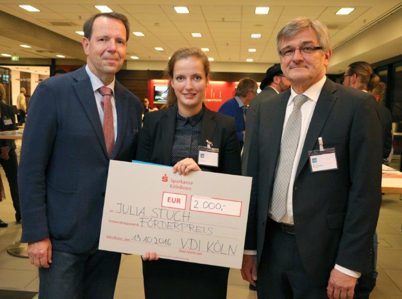 RFH Präsident Prof. Dr. Martin Wortmann, Julia Stuch und Prof. Dr. Marcus Scholl bei der VDI Preisverleihung 2016