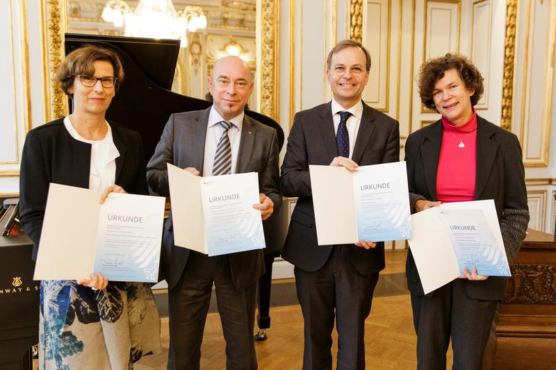 v.l.: Prof. Dr. Gesine Grande, Rektorin HTWK Leipzig; Dr. Thomas Feist, Bundestagsabgeordneter; Thomas Rachel MdB, Parlament. Staatssekretär im BMBF; Prof. Dr. Beate Schücking, Rektorin Uni Leipzig