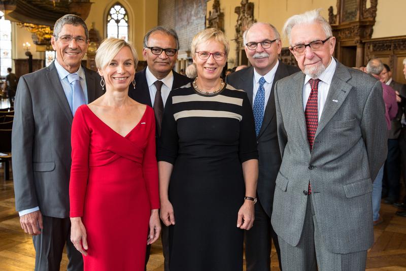 v.l.: A. Genin (Direktor, IUI), H. Westphal (Direktorin, ZMT), V. Ittekot (ehemaliger Direktor, ZMT), E. Quante-Brandt (Wissenschaftssenatorin), M. Kleiner (Präsident, Leibniz-Gemeinschaft), G. Hem