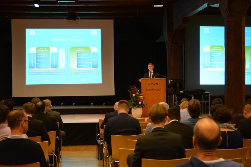 Zum vierten Mal wurde Konstanz zum Treffpunkt internationaler Branchengrößen des Bauwesens. Prof. Dr. Uwe Rickers von der Hochschule Konstanz begrüßte mehr als 350 Teilnehmer.