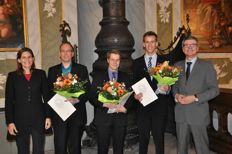 v.l.: Dr. Muriel Helbig, FH-Präsidentin; Heiko Krebs, Prämie; Karl-Sebastian Käther, Possehl-Preisträger; Jannik Lübke, Prämie und Max Schön, Possehl-Stiftung