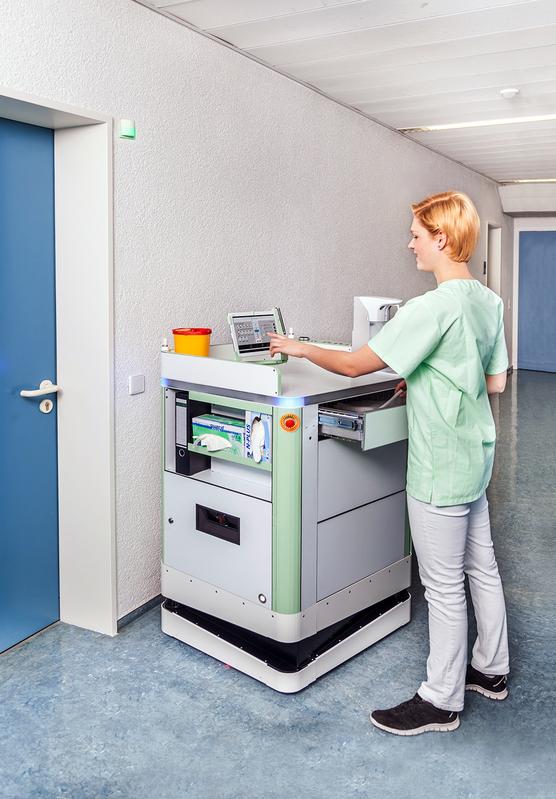 Für die zunehmend an Servicerobotik interessierte Pflegebranche entwickelt die Firma MLR System GmbH gemeinsam mit dem Fraunhofer IPA einen intelligenten Pflegewagen.