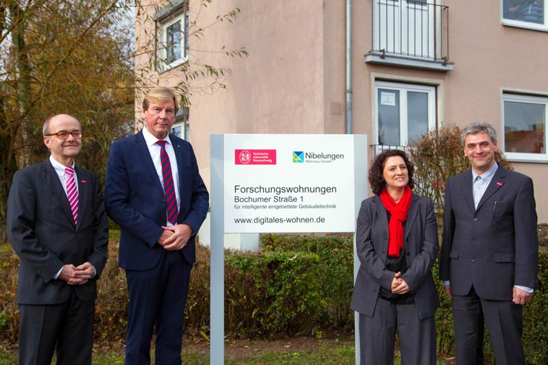 Prof. Ulrich Reimers, Vizepräsident der TU Braunschweig, Rüdiger Warnke, Nibelungen-Wohnbau-GmbH, Dr. Carola Reimann MdB, Dr. Harald Schrom, Projektleiter