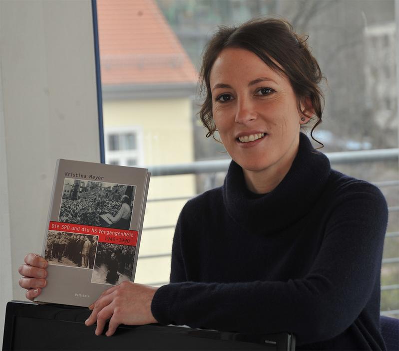 Am 23. November 2016 präsentiert Dr. Kristina Meyer (Jena) ihr Buch über die SPD und die NS-Vergangenheit 1945-1990 an der Universität Augsburg.