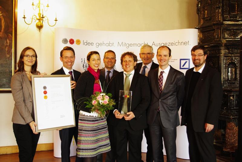 Preisübergabe beim Wettbewerb »Deutschland – Land der Ideen«: Katharina Roth (Land der Ideen), Christoph Griesser von der Deutschen Bank, Christine Milch, Prof. Dr. Klaus 