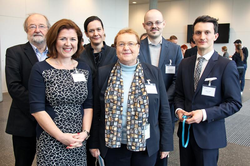 Prof. Dr. W.Schild (Uni Bielefeld, v.l.), Prof. Dr. B. Weber (FH Hof), Prof. Dr. I. Kirchner-Freis (MLS LEGAL), Prof. Dr. B. Steckler (FH Bielefeld), C. Burkert (praemandatum), A. Felk (FH Bielefeld)