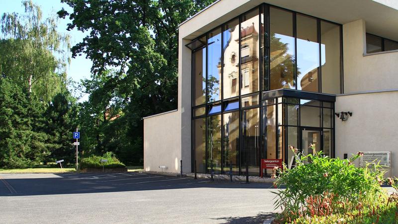 Errichtet wurde das Seelsorgezentrum vom Architekturbüro "Kister Scheithauer Gross", Dessau.