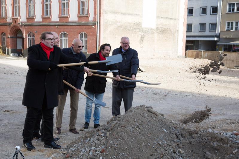 Spatenstich in Wiesbaden