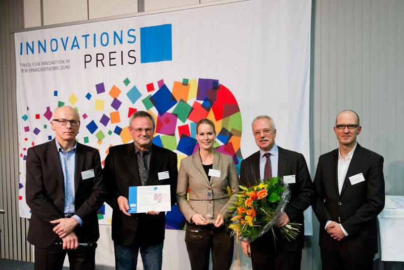 v.l.: Jochen Robes, Jürgen Handke, Linda Wulff, Rolf Granow und Matthias Rohs bei der Verleihung des DIE-Innovationspreises in Bonn