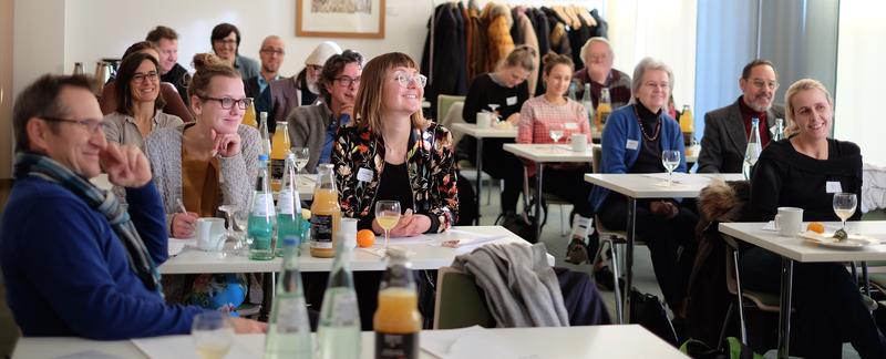 Bürgerjournalist werden! Beim Workshop des mobilen Futurium in Berlin lernen die Teilnehmerinnen und Teilnehmer journalistische Schreibtechniken.