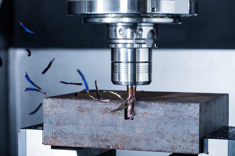 Der optimierte VHM-Schaftfräser des Fraunhofer IPA erbringt 25 Prozent mehr Leistung und kommt dabei mit 17 Prozent weniger Energie aus.