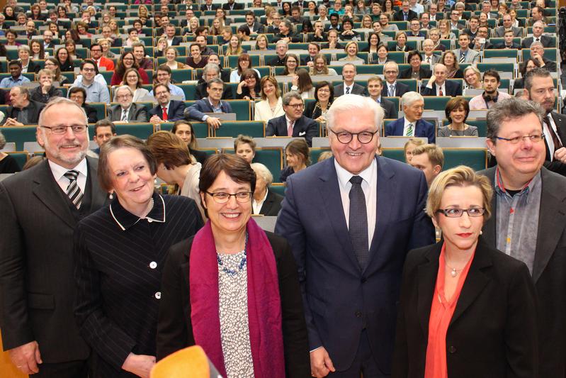 Prof. Dr. Volker Peckhaus, Prof. Dr. Karin von Welck, Prof. Dr. Birgit Riegraf, Dr. Frank-Walter Steinmeier, Prof. Dr. Eva-Maria Seng und Prof. Dr. Schroeter-Wittke.