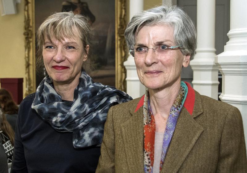 The Chairwoman of the Senate, Prof. Dr. Maria-Theresia Schafmeister (left) and Rector Prof. Dr. Johanna Weber after the election