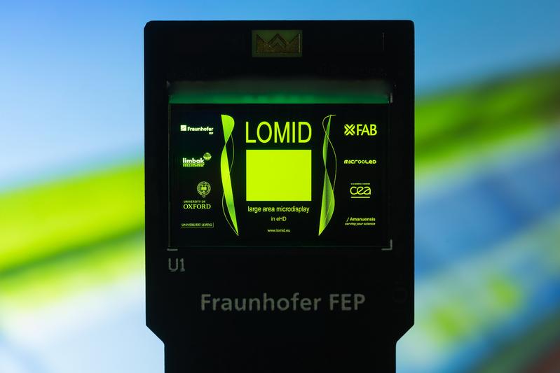 Test and qualification vehicle of the LOMID chip with a screen diagonal of 2.5 cm and a resolution of 1920 × 1200 (WUXGA)