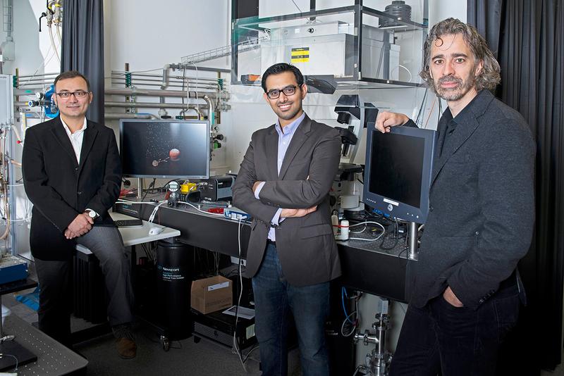 Haben eine Methode entwickelt, mit der sich katalytische Prozesse noch genauer untersuchen lassen: (v.l.n.r.) Yasin Ekinci, Waiz Karim und Jeroen van Bokhoven.