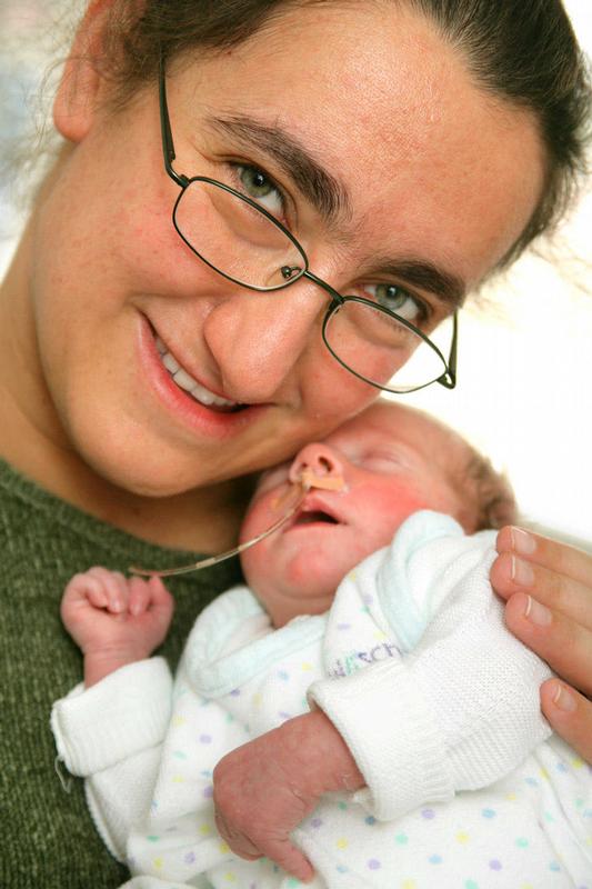 Theresa Jordan zusammen mit ihrer Töchterchen Lisa