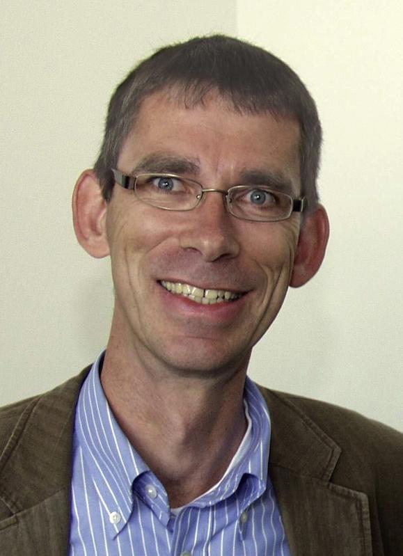 „Die elektronische Gesundheitskarte kann Geflüchteten helfen, sich weniger diskriminiert zu fühlen“, sagt Prof. Dr. Oliver Razum von der Universität Bielefeld.