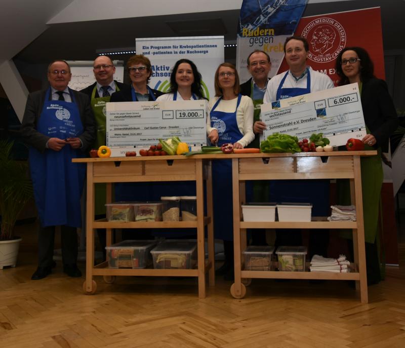 (v.l.n.r.) Dr. Kretzschmar (DIU), H. Elsner, I. Andersch (SERV), Prof. Wimberger (Uni-Frauenklinik), M. Glaschker (UCC), S. Grünewald-Fischer (Stiftung) PD Folprecht (UCC), A. Herrmann (Sonnenstrahl)