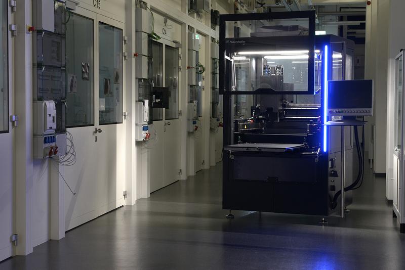 The flexible and easily programmable assembly platform, tailored to the needs of micro-optical assembly processes.