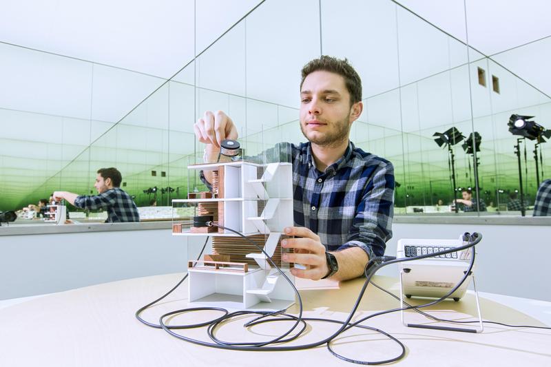 Kompaktes technisches Fachwissen für die Planung und Betreuung von Fassaden-Projekten im internationalen Umfeld vermittelt die neue Weiterbildung „Curtain Wall Engineering“ der Hochschule Augsburg.