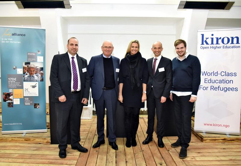 Die Speaker des Expertengesprächs: Dr. Constantin Terton (IHK Berlin), Joachim Steinbach und Vivian Spohr (help alliance), Prof. Dr. Andreas Zaby (HWR Berlin), Vincent Zimmer (Kiron) (v. l. n. r.)