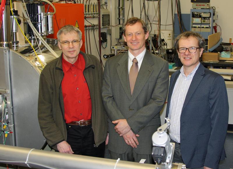 The Garching-Greifswald positron pulse group. From left to right: Prof. Dr. Lutz Schweikhard, Prof. Dr. Thomas Sunn Pedersen, Dr. Christoph Hugenschmidt.