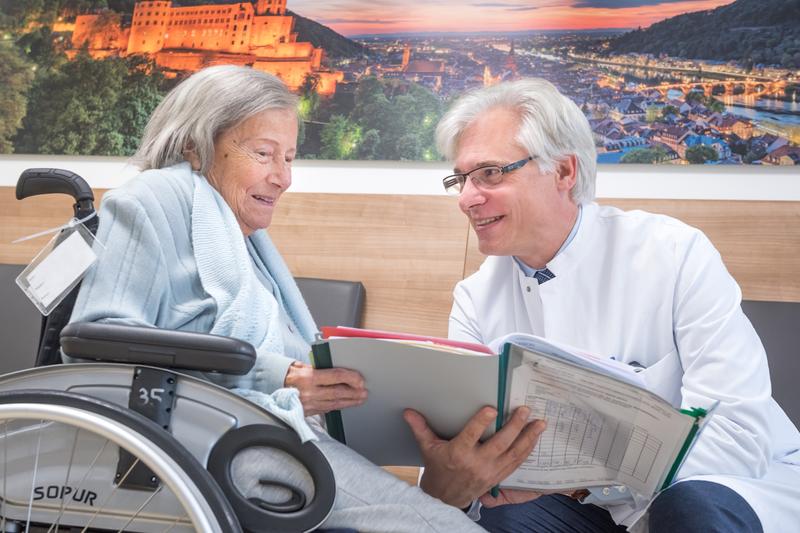 Professor Dr. Jürgen M. Bauer ist Inhaber des neuen Lehrstuhls für Geriatrie an der Medizinischen Fakultät Heidelberg und Ärztlicher Direktor am AGAPLESION BETHANIEN KRANKENHAUS HEIDELBERG.