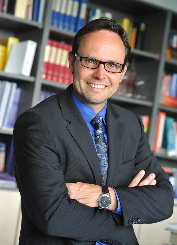  Prof. Dr. Peter R. Schreiner