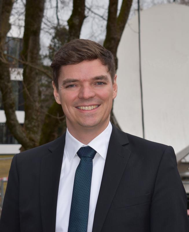 Dr. Christian Hofmann kehrt als Juniorprofessor an die Universität der Bundeswehr München zurück und will mit seiner Forschung Satellitenkommunikation sicherer machen
