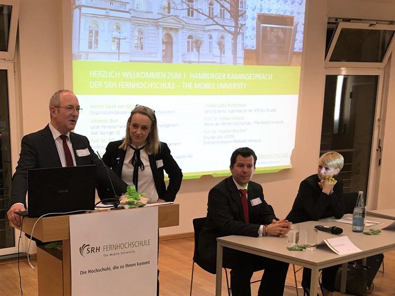 v.l.: Hochschulrektor Prof. Dr. Ottmar Schneck, Dörte Stadtbäumer, Karsten Köhler, Kerstin Sarah von Appen