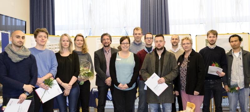 Die Siegerteams mit ihren Auftraggebern