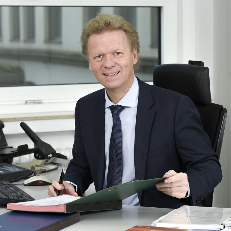 Prof. Dr. Jens Schrader