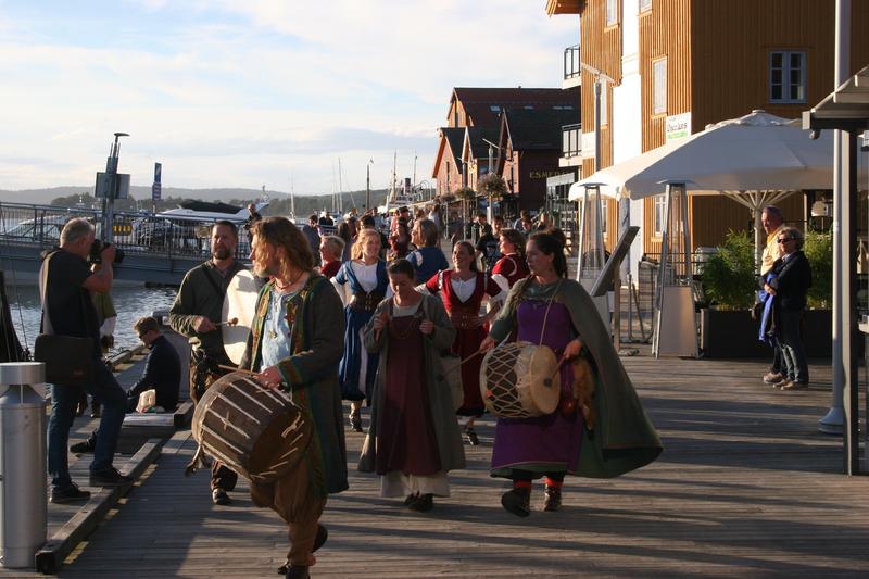 In Tønsberg, Norwegens ältester Stadt werden die berühmten Wikingerschiffe neu hergestellt ‒ hier findet auch das jährliche Wikinger-Festival statt.