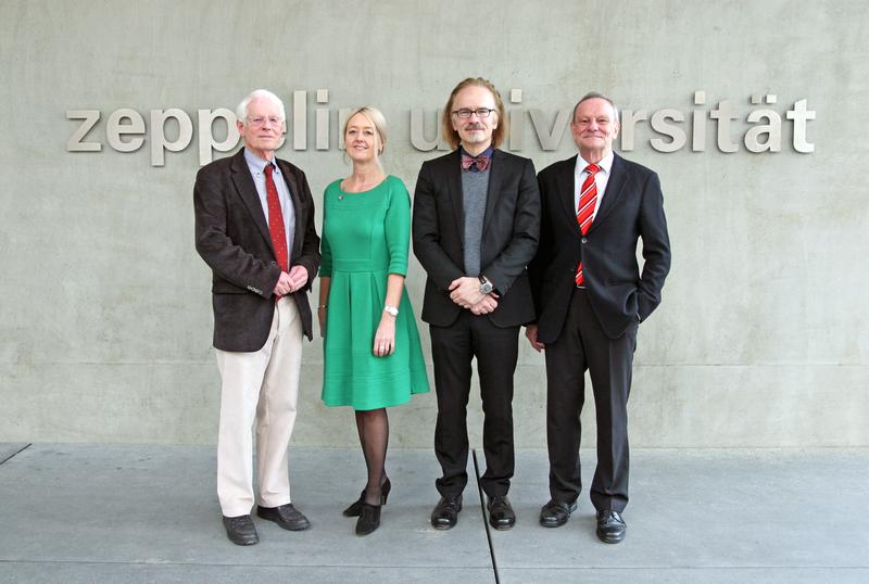 Der neue Wissenschaftliche Beirat der ZU mit Jürgen Mittelstraß (l.), Andreas Georg Scherer (2. v. r.), Klaus Schönbach (r.) und Präsidentin Insa Sjurts.