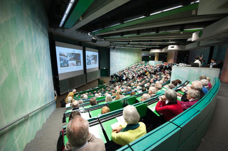Vollbesetzter Hörsaal bei der Frühjahrsakademie 2016  