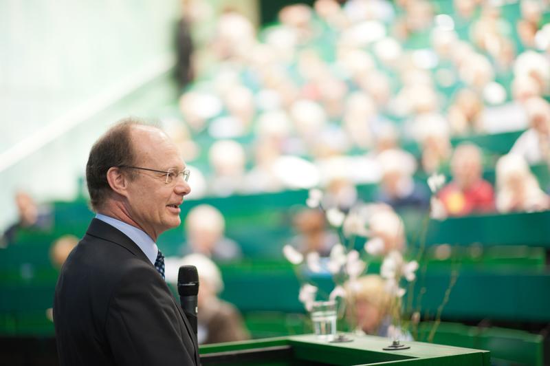 Prof. Michael Weber, Präsident der Uni Ulm, eröffnet die Frühjahrsakademie 2016