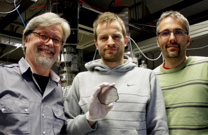 Matthias Schreck, Martin Fischer, and Stefan Gsell with their single crystal diamond disc.