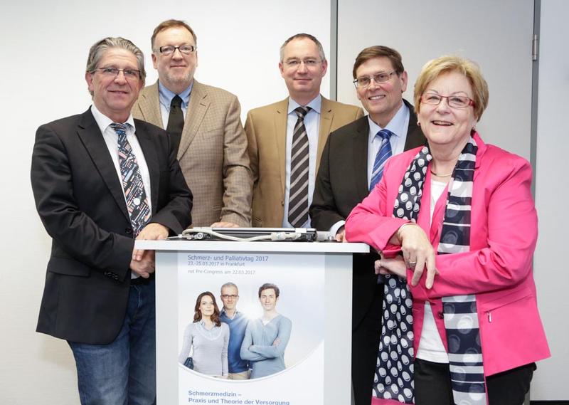 v.l.n.r.: Dr. Oliver Emrich (DGS), Dr. Johannes Horlemann (DGS), Dr. Michael Überall (DSL/DGS), Dr. Gerhard Müller-Schwefe (DGS), Birgitta  Gibson (DSL)