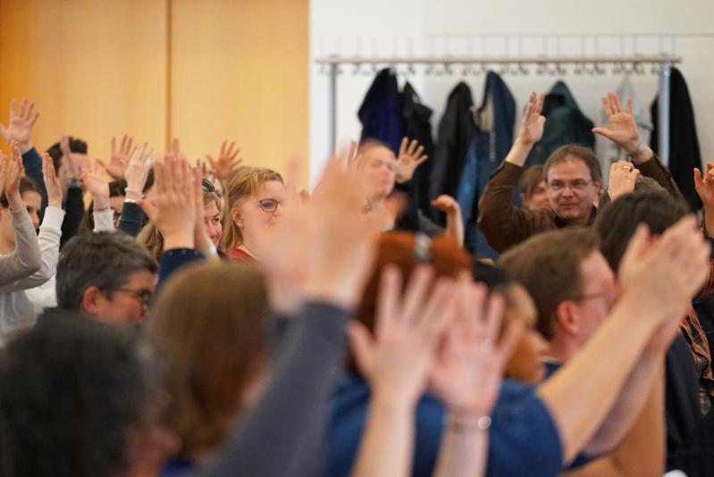 Auf einer Fachtagung an der Hochschule Landshut beschäftigten sich rund 100 internationale Vertreter aus Wissenschaft und Praxis, wie Supervision die Arbeit der Dolmetscher erleichtern kann.