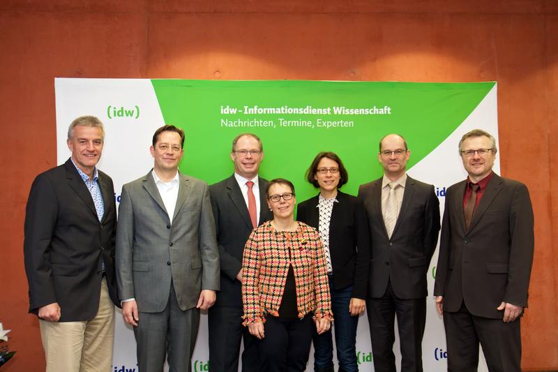 Der neue idw-Vorstand v. l. n. r.: Norbert Robers, Dietmar Strey, Dr. Ulf Richter, Dr. Christina Reinhardt, Magdalena Schaeffer, Dr. Markus Zanner, Josef Zens.