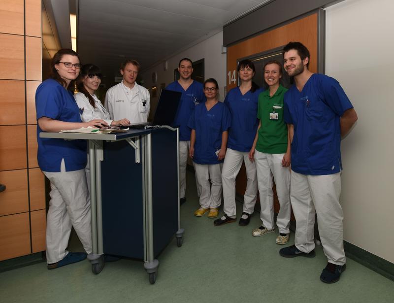 Das aus Mitarbeitern des ärztlichen und pflegerischen Dienstes sowie aus Therapeuten und weiteren Berufen bestehende Team der zertifizierten Stroke Unit.