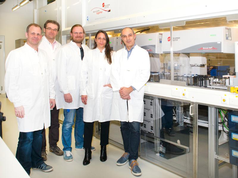 Dr. Andreas Till, Dr. Michael Peitz (beide Institut für Rekonstruktive Neurobiologie), Dr. Philip Denner (DZNE), Simone Haupt (Life & Brain GmbH) und Dr. Eugenio Fava (DZNE). 