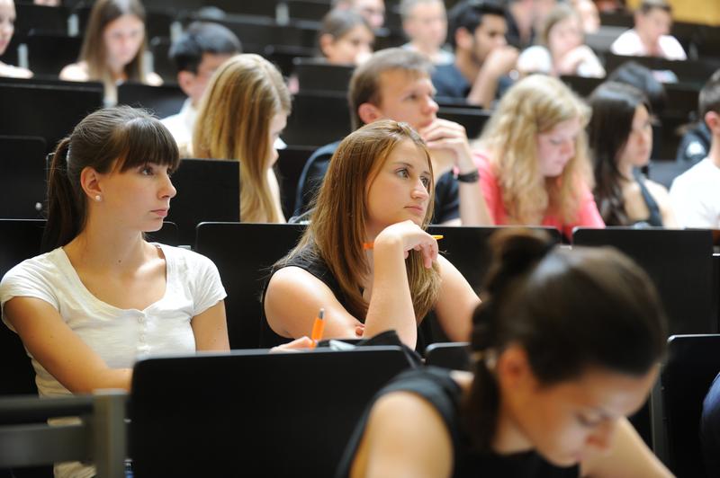 Starter-Studenten nehmen an regulären Lehrveranstaltungen der Uni teil.