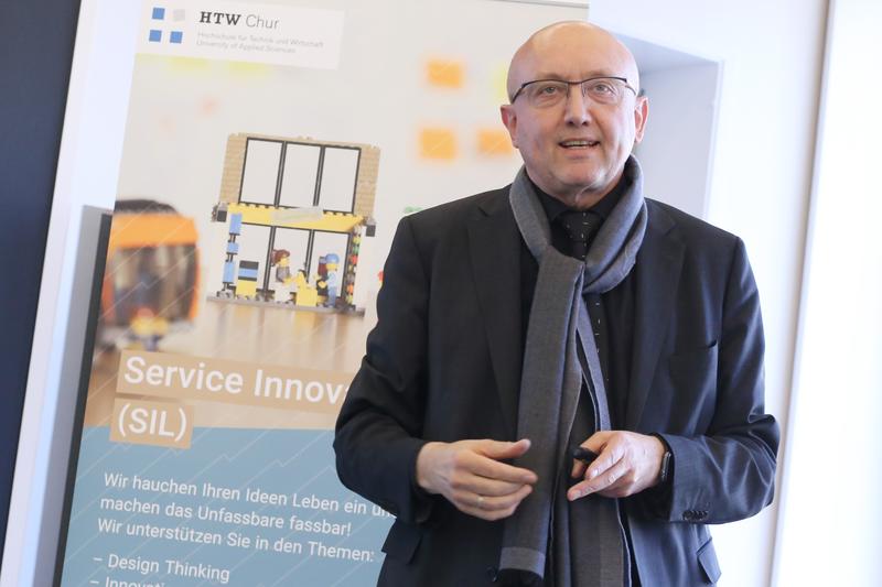 Ulrich Weinberg, Professor an der Hasso-Plattner-Institut School of Design Thinking, referierte über die drei grossen P’s (People, Place, Process) des Design Thinking.