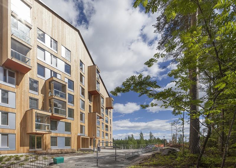 Innovativer Holzbau: Wohngebäude in Puukuokka in Finnland. 