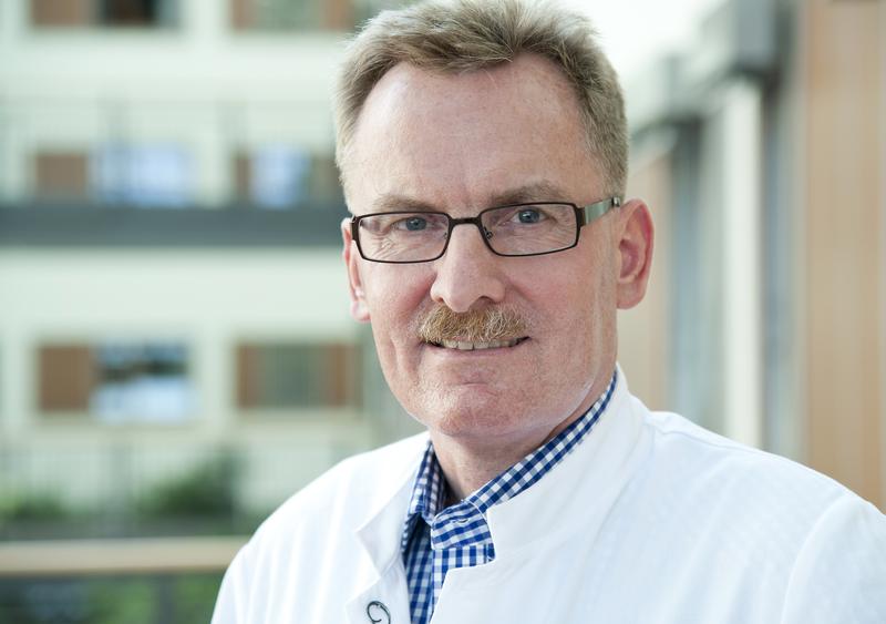 Prof. Dr. Siegbert Faiss, Chefarzt der gastroenterologischen Abteilung in der Asklepios Klinik Barmbek in Hamburg