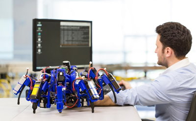 Die bei Siemens entwickelten Spinnenroboter sind vollständig autonome additive Fertigungsanlagen, die zur Herstellung unterschiedlicher Strukturen kombiniert werden könnten.