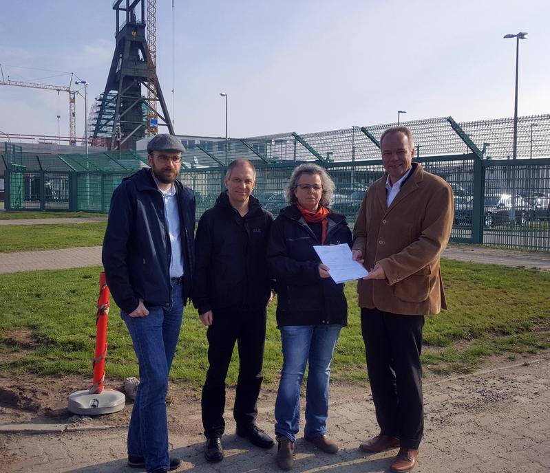 Start des Bildungsprojekt zur Atommülldebatte mit (v.r.) Dr. M. Miersch , MdB, Gert Sanders (BUNDjugend Bundesverband), Ursula Schönberger (Trägerkreis Atommüllreport) und Thorben Becker (BUND).