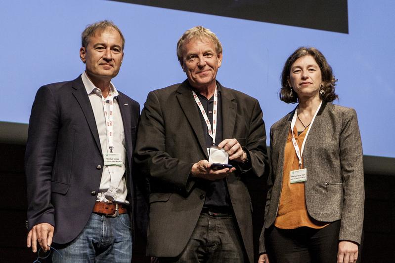 Verleihung der Eurographics-Medaille an Prof. Dr. Hans-Peter Seidel auf der europäischen Jahrestagung für Computergraphik (Lyon, Frankreich). V.r.n.l.: Eurographics-Präsidentin Prof. Dr. 