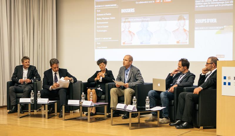 Das Podium mit (v.l.n.r.) Ernst Hafen, Gilles Marchand, Hanna Muralt, Edzard Schade, Per Bergamin und Christian Glahn diskutiert zu Medien und Bildung.